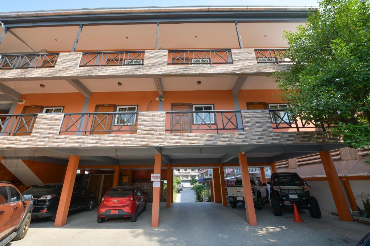 Oyo 549 Maesri Resort Pattaya Bagian luar foto
